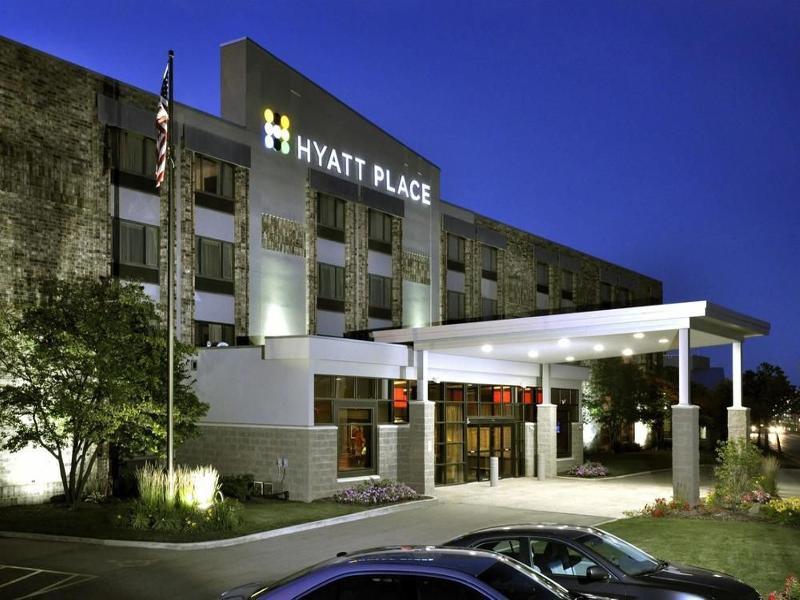 Comfort Suites Milwaukee West Zewnętrze zdjęcie