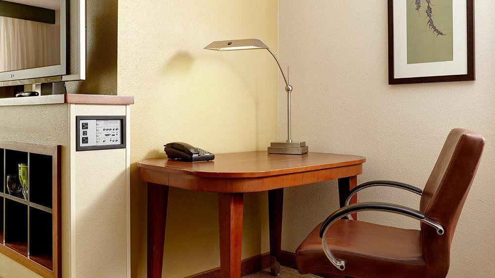 Comfort Suites Milwaukee West Zewnętrze zdjęcie