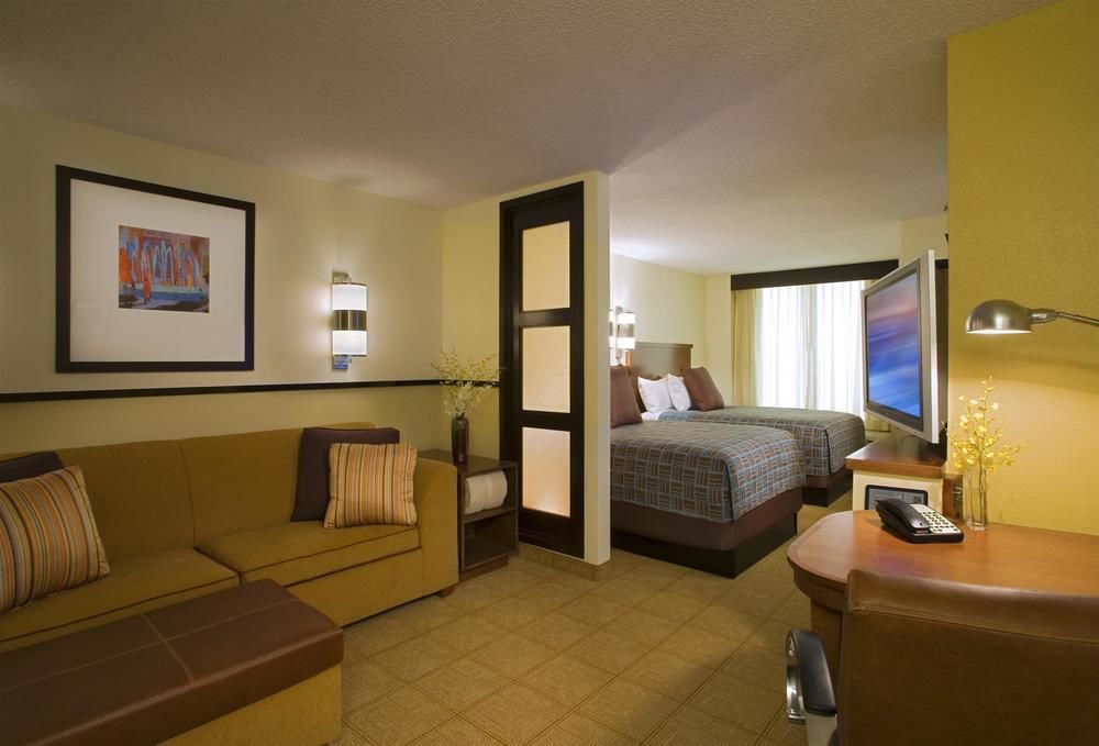 Comfort Suites Milwaukee West Zewnętrze zdjęcie